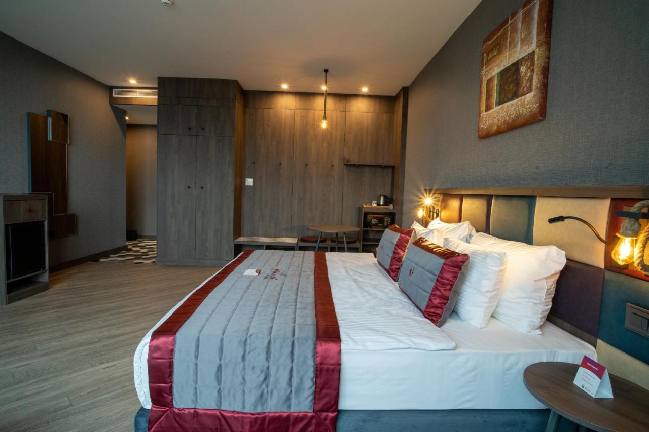 Ramada Encore By Wyndham Istanbul Avcilar Exterior foto